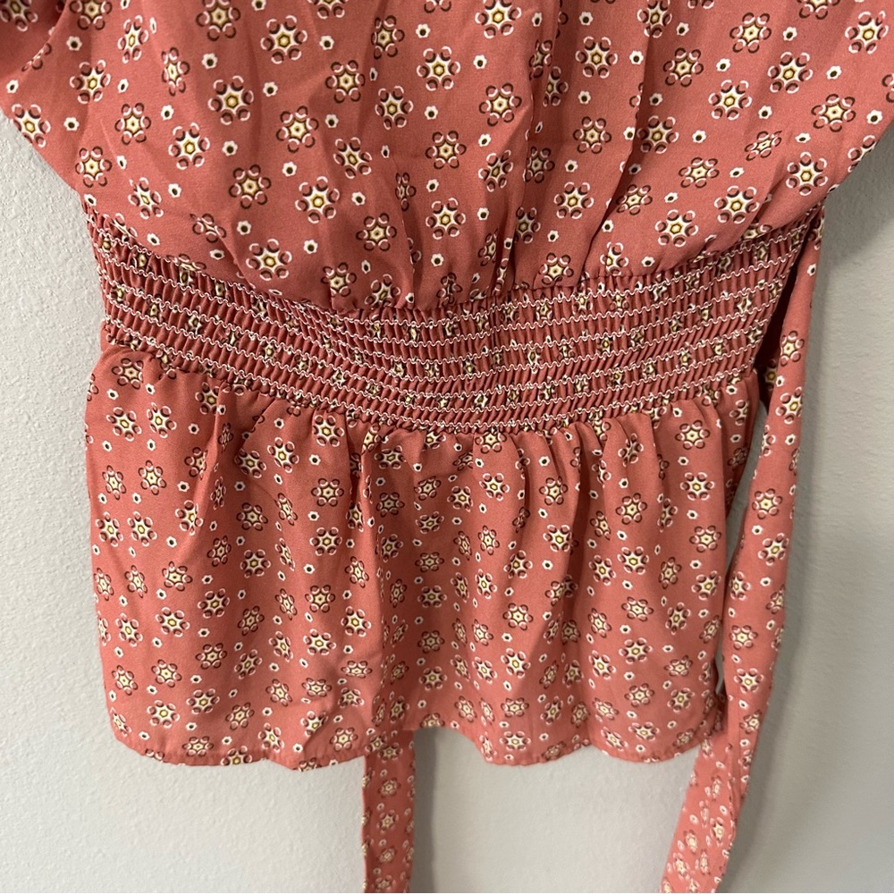 NWT Max Studio Clay/Floral Ruffle Sleeves V-Neck Tie Side Blouse Size XS - Picture 11 of 13